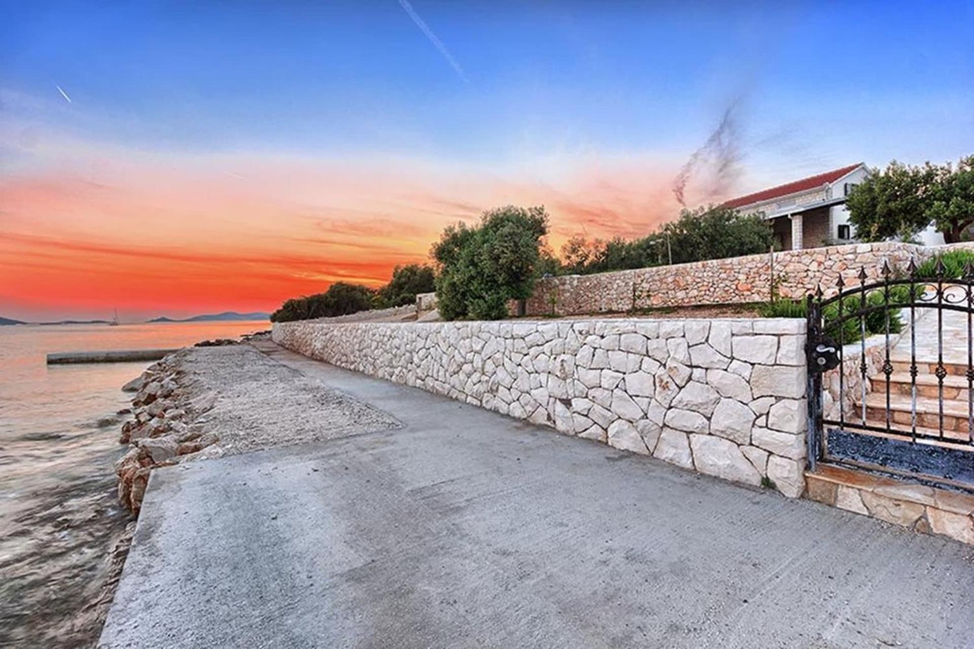 Traditional Dalmatian Stone House By The Sea โอครูกกอร์นญี ภายนอก รูปภาพ
